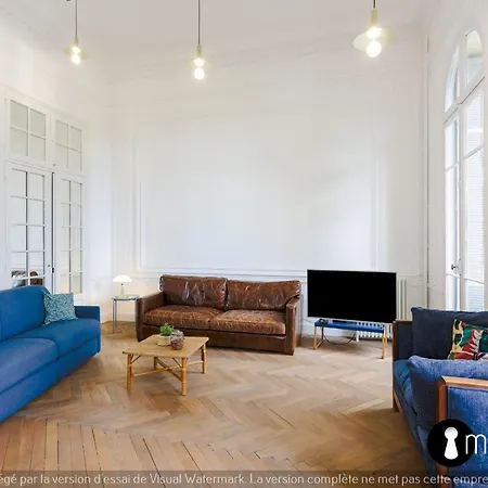 Charming In A Luxury Appartement *